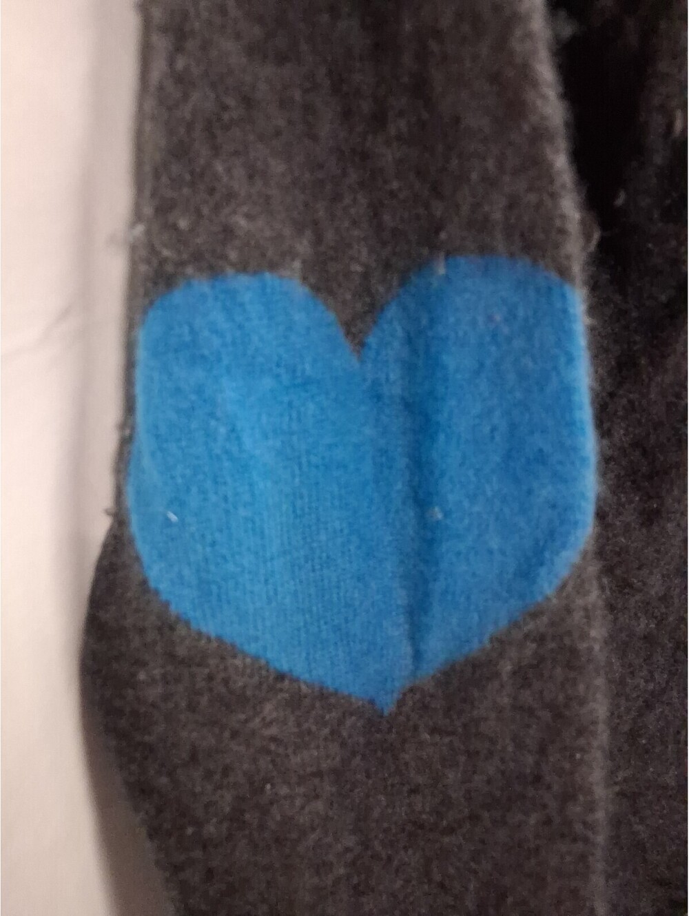 Sutton Studio Gray Cashmere Cardigan V-Neck Button-Up Blue Hearts Small O2 - Picture 2 of 8